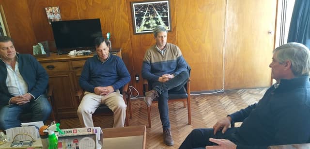 Autoridades de la Junta Departamental en reunión con el Intendente de Soriano