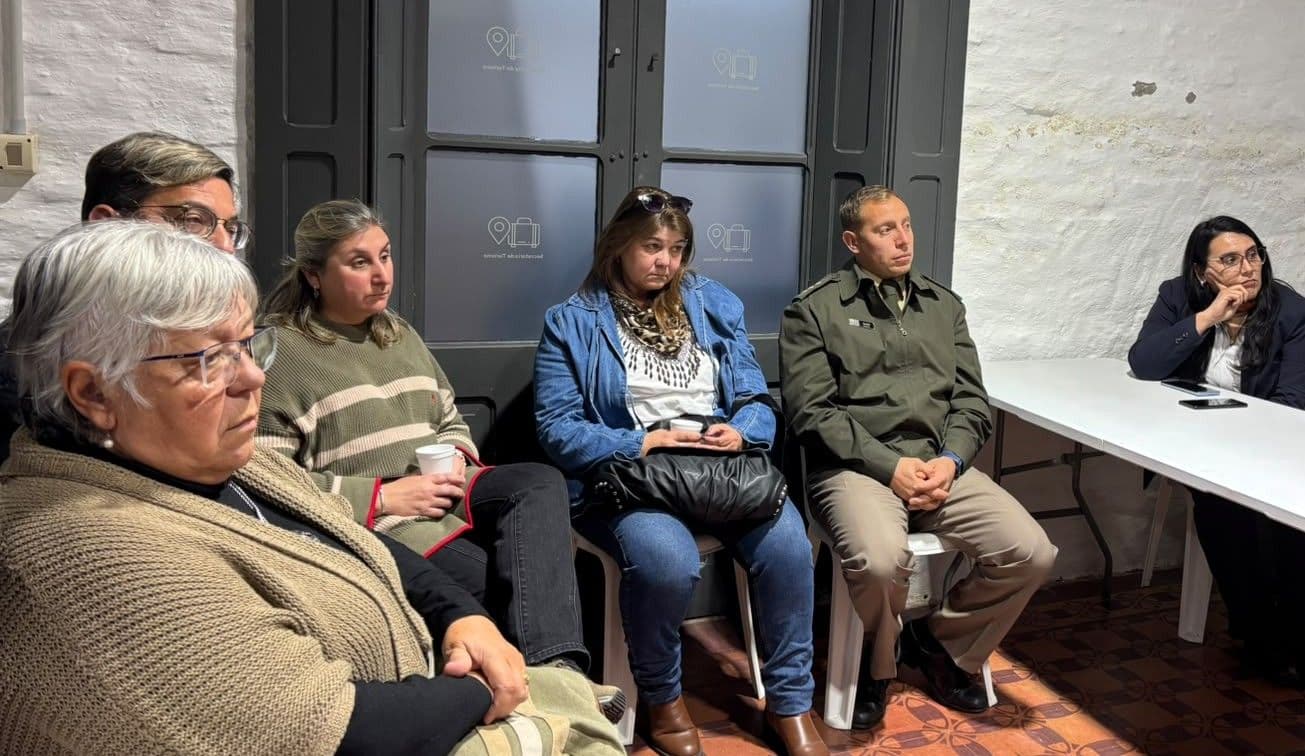 Presidenta de la Junta en reunión de Operadores de Turismo