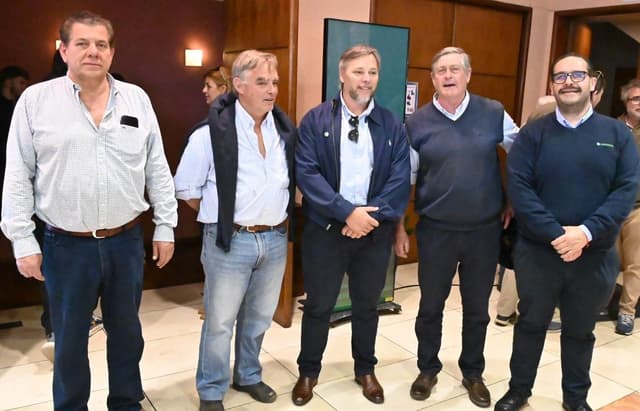 El Presidente de la Junta en apertura de evento agropecuario